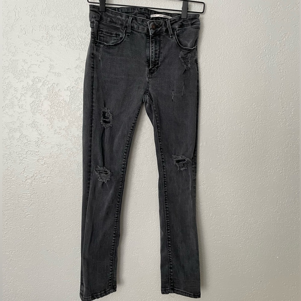 Zara woman medium rise distressed jeans